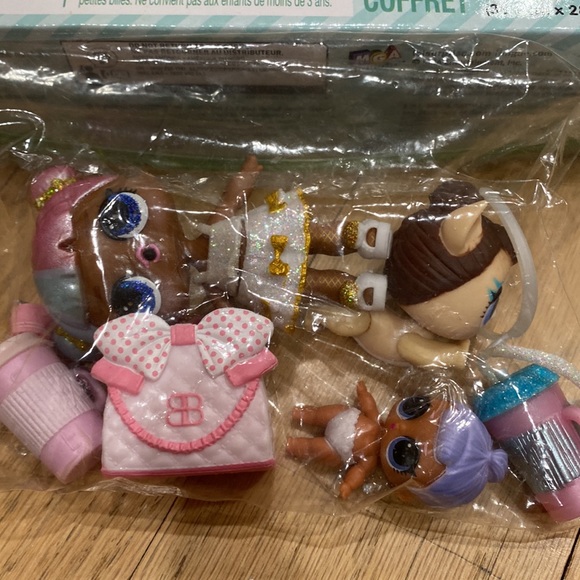 LOL puzzle 48 piece and a few figurines - Picture 2 of 2